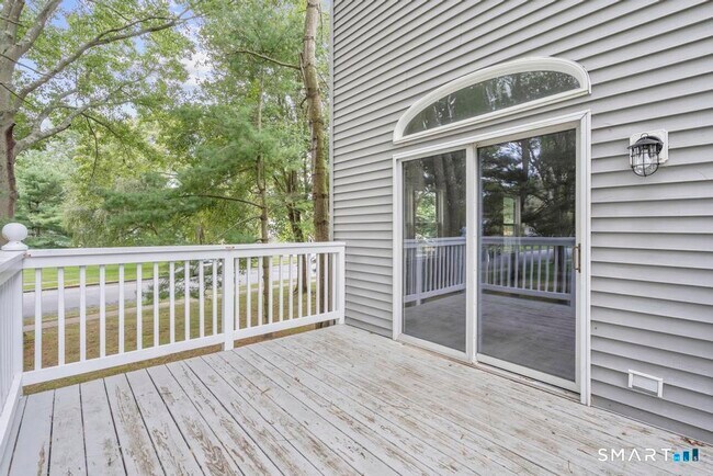 Building Photo - 815 S Pine Creek Rd