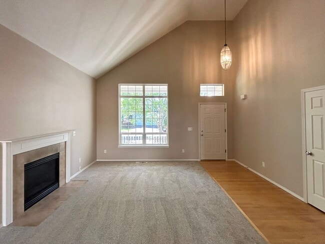 Building Photo - Gorgeous 4 Bed, 2.5 Bath House!