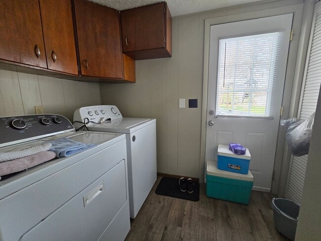 Building Photo - 2 Bedroom Home in Bloomington!