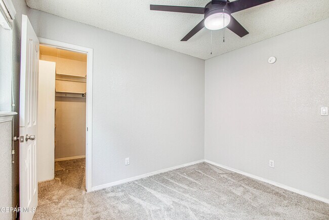 Building Photo - 853 El Parque Dr