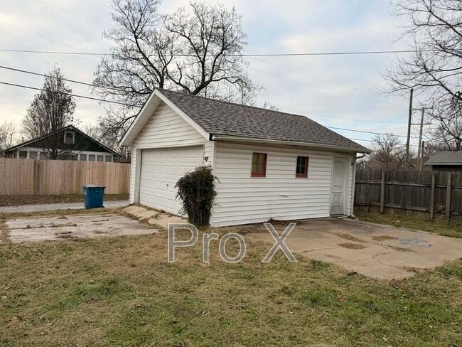 Building Photo - 232 S Patterson Ave