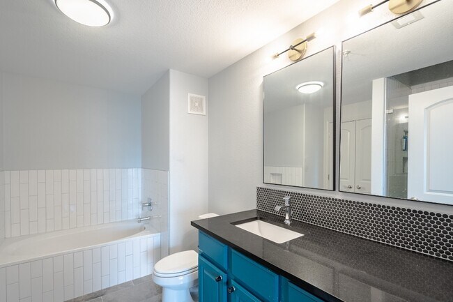 Building Photo - 6810 Deatonhill Dr