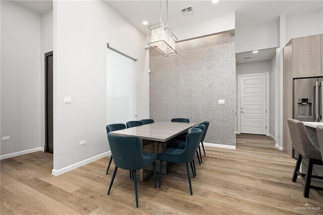 Building Photo - 5009 Sonora Ave W