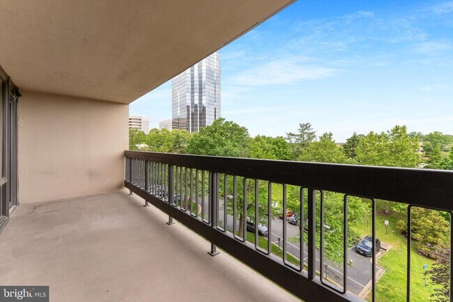Building Photo - 3701 S George Mason Dr