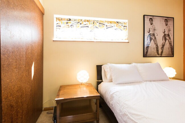 Building Photo - 4905 SW Othello St