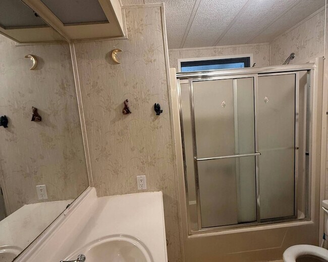 Building Photo - 128 Needle Palm Ln