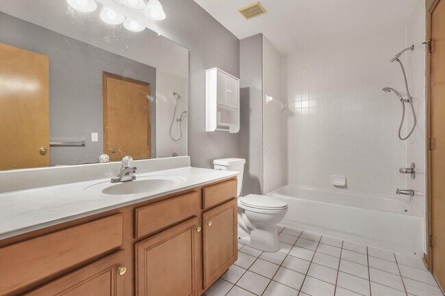 Building Photo - 3825 Delwood Dr