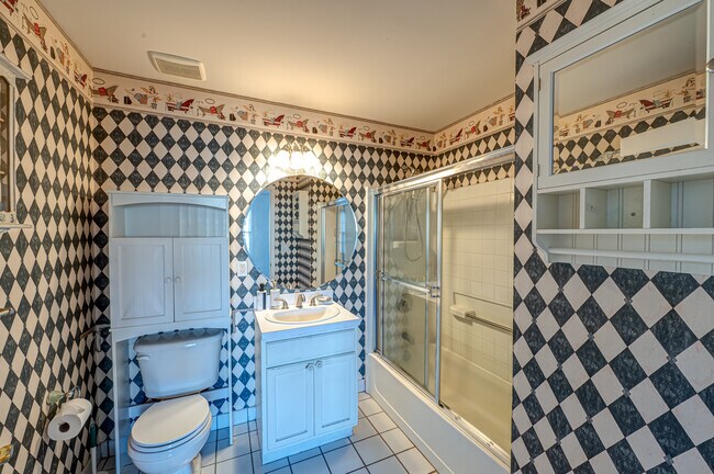 Building Photo - 1113 Savoy Dr