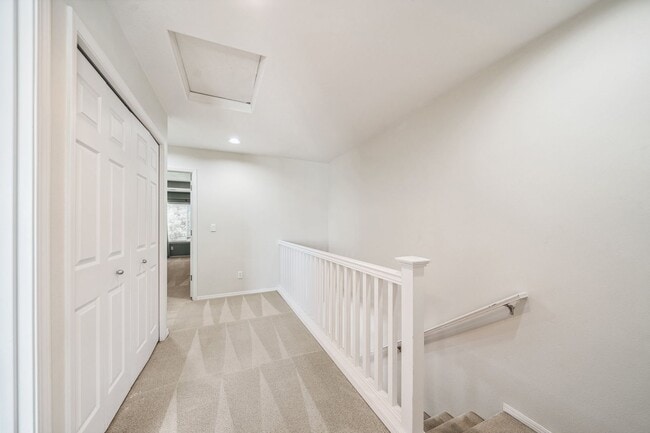 Building Photo - 16884 NW Shadow Hills Ln