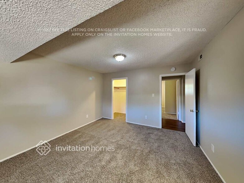 Building Photo - 2453 Aramon Dr
