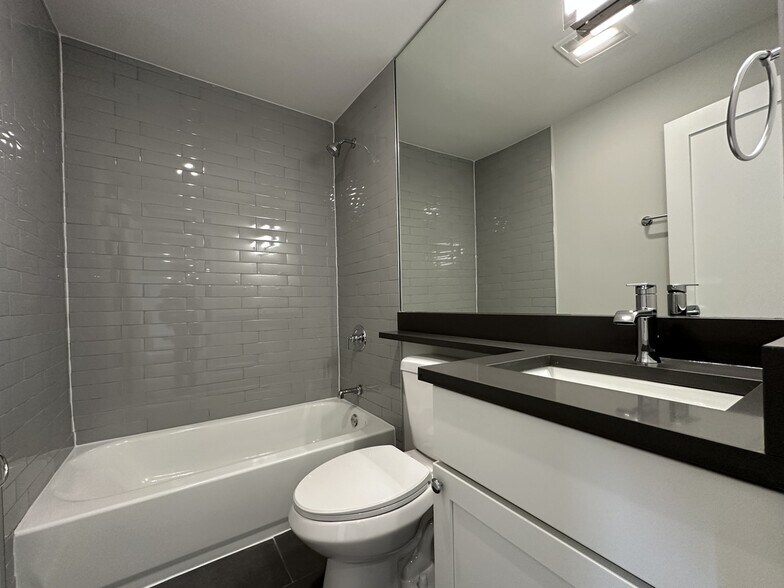 Building Photo - 535 W Aldine Ave