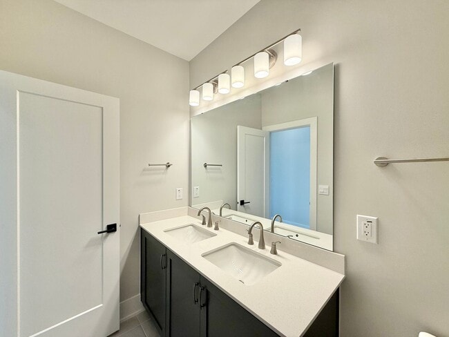 Building Photo - Newly Built 5BD, 4.5BA Knightdale Home wit...