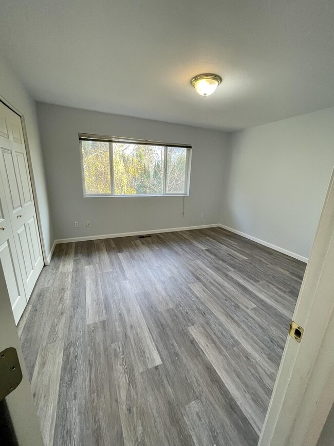 Building Photo - 473 NE Conifer Blvd