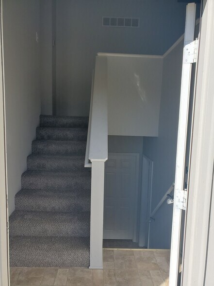 Building Photo - 3314 N Tracy Ave