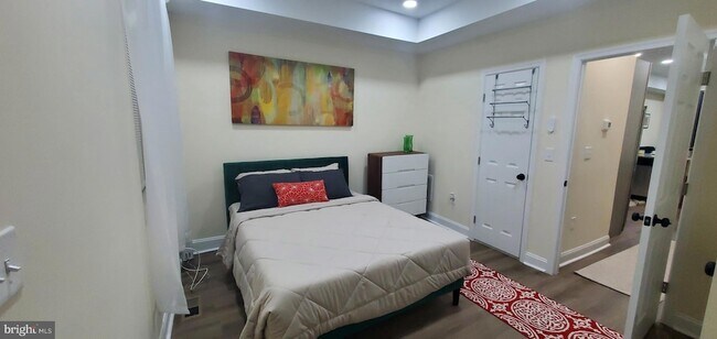 Building Photo - 1516 N Patterson Park Ave