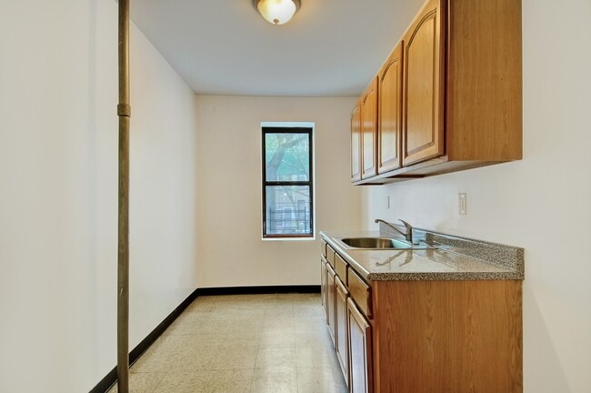 Building Photo - Highbridge 1 Bedroom