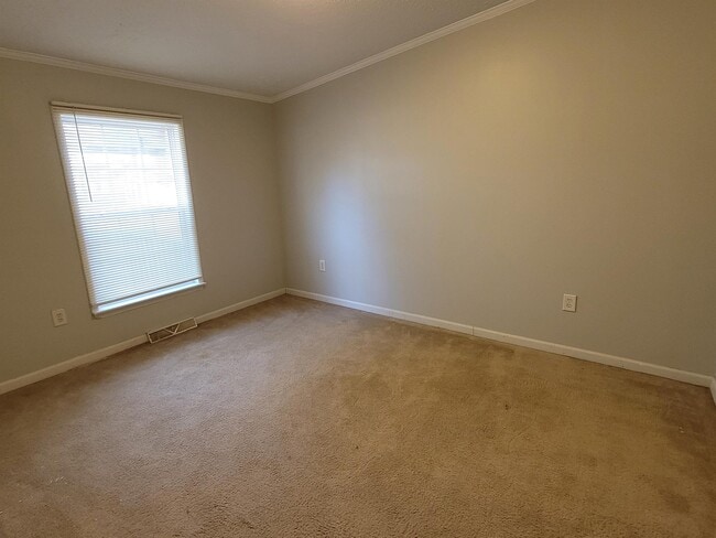 Building Photo - 410 Birch Dr
