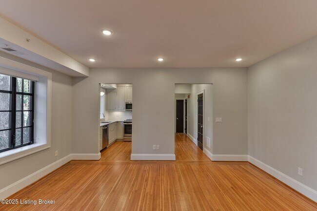 Building Photo - 1411 Willow Ave