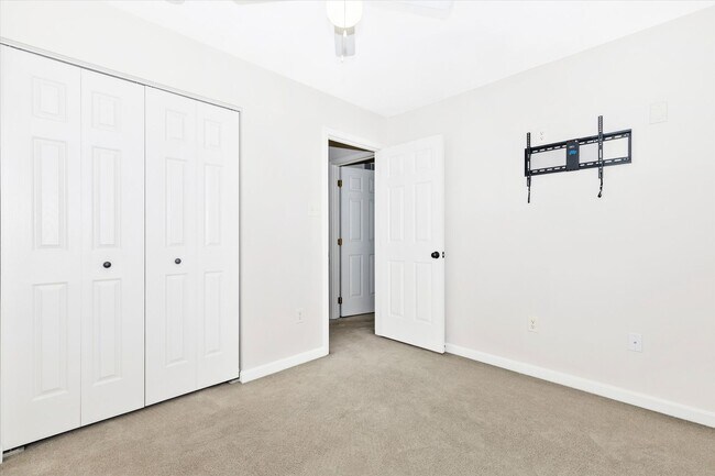 Building Photo - New Market West Rental
