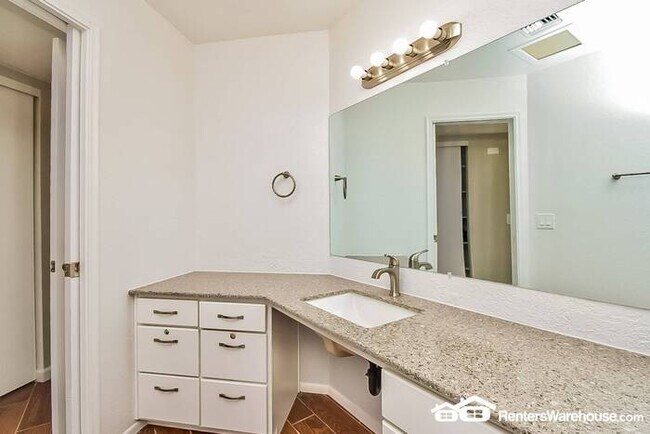 Building Photo - Recently updated 3 Bed, 2 Bath home in Tucson