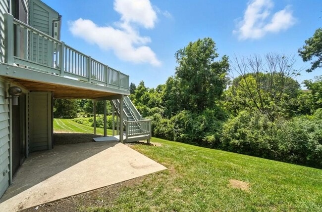 Building Photo - Luxury, Privacy, and Convenience All in One!