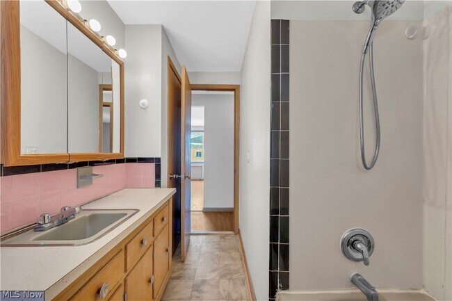 Building Photo - 2828 Snow Rd