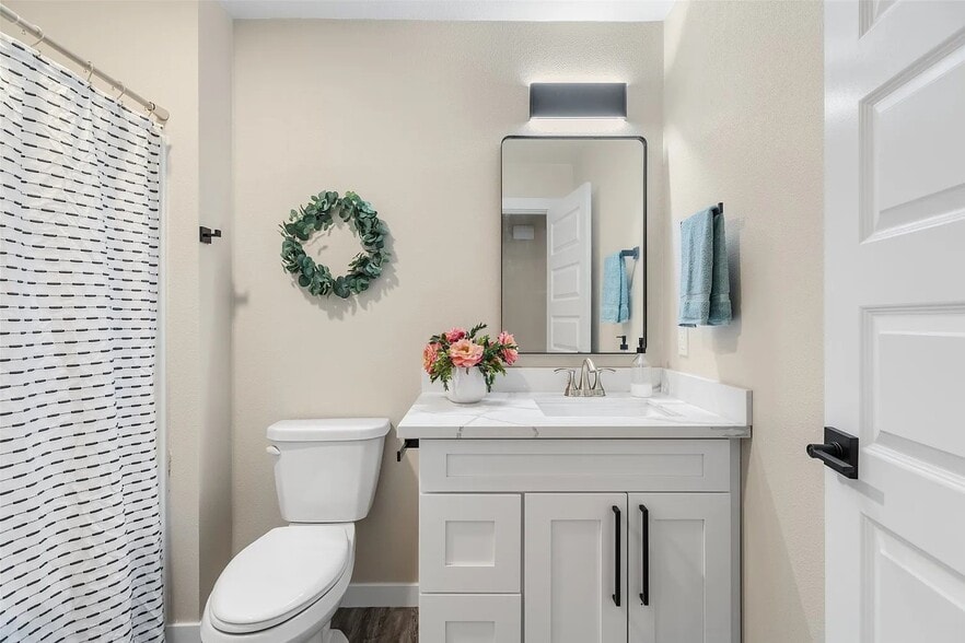 Building Photo - 2506-2508 Castle Pines Dr