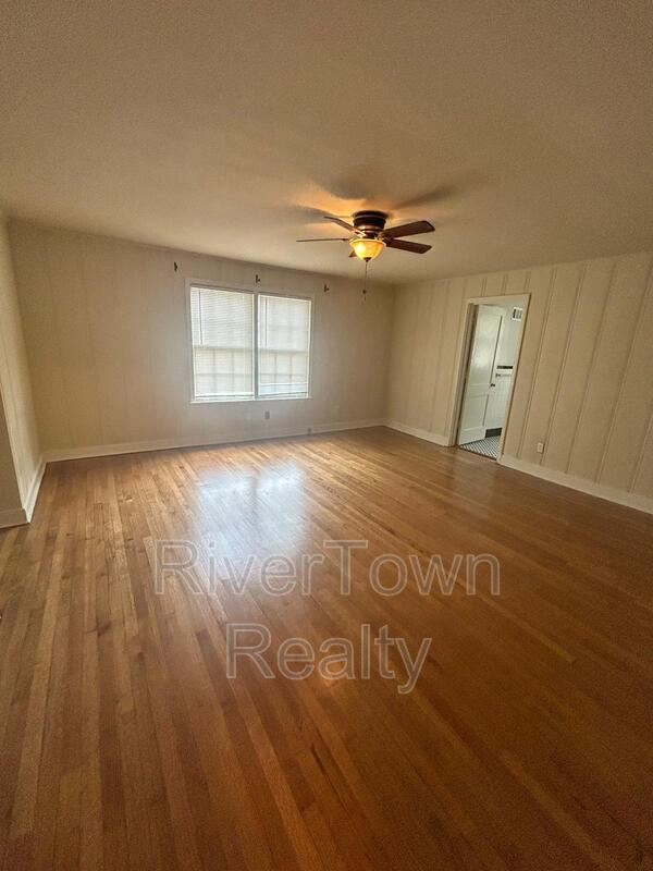 Building Photo - 3570 Poplar Ave