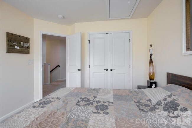 Building Photo - 1731 Evergreen Dr