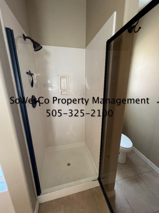 Building Photo - 4 Bedroom Home Built in 2018, near Country Club