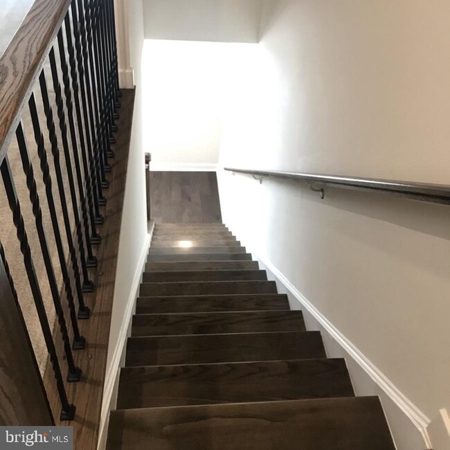 Building Photo - 4711 Crest View Dr