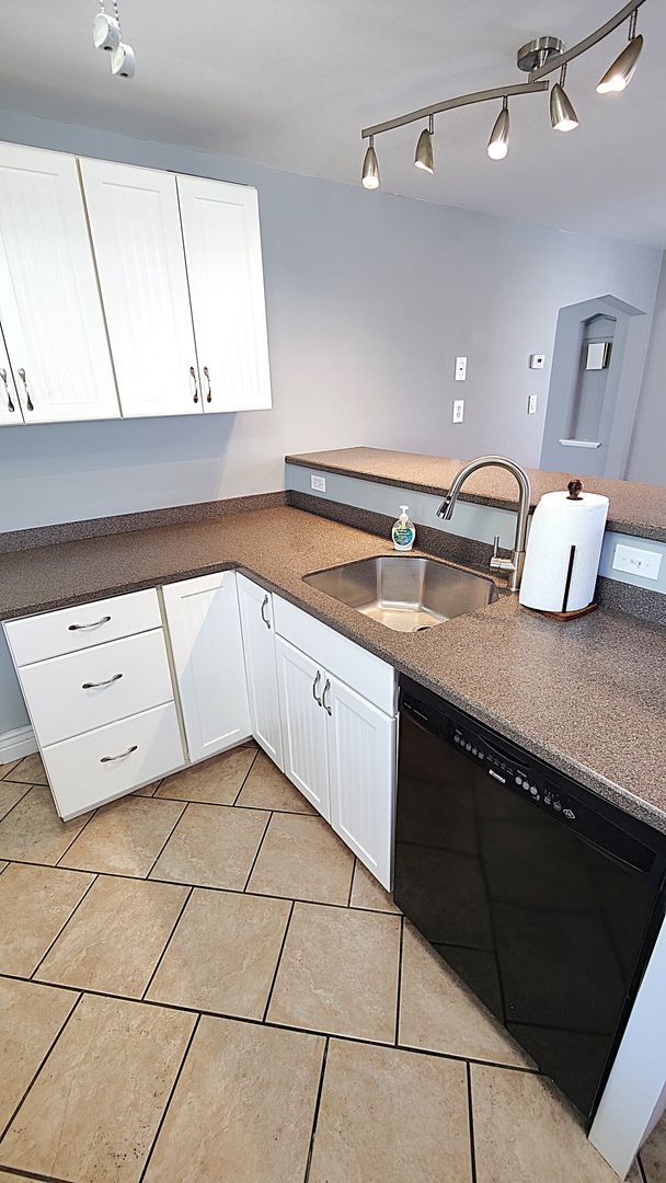 Building Photo - *Beautifully Updated & Charming 3BD/1BA Single-Family Home Available in West Mifflin*