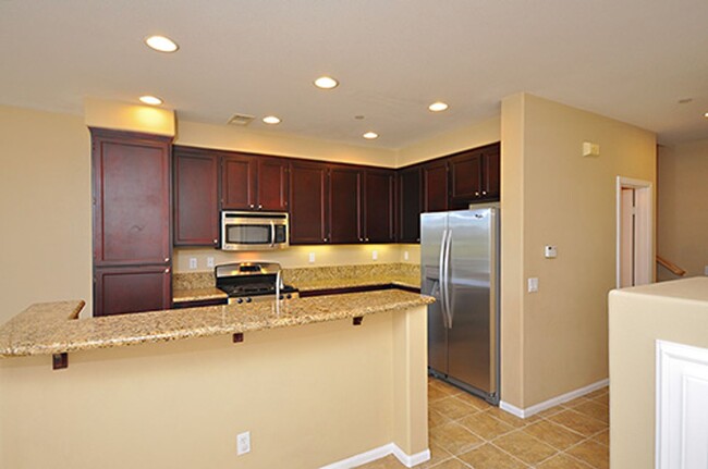 Building Photo - Stunning 3 Bedroom Condo in San Marcos wit...