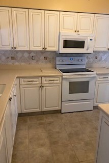 Kitecen - 6050 Westbourgh Dr