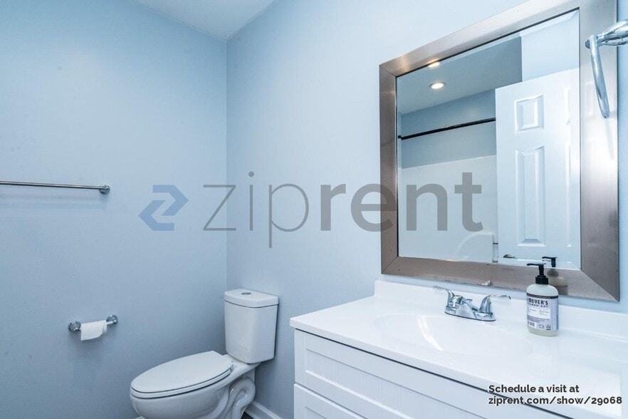 Building Photo - 3633 Meadow Creek Ln