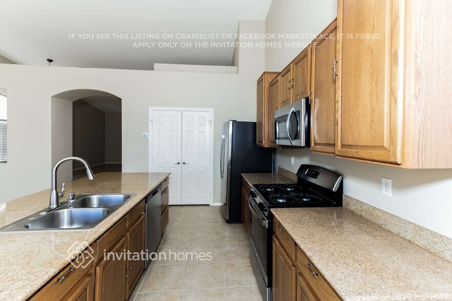 Building Photo - 5904 Buena Tierra St