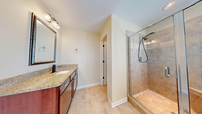 Building Photo - Nice 4 Bedroom Home in Solamere