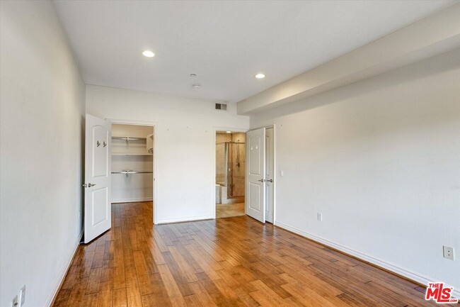 Building Photo - 1410 N Curson Ave