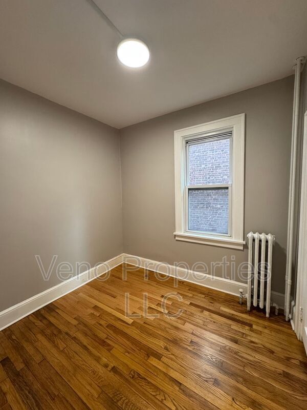 Building Photo - 179 9th St