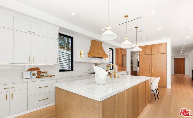 Building Photo - 2565 Patricia Ave