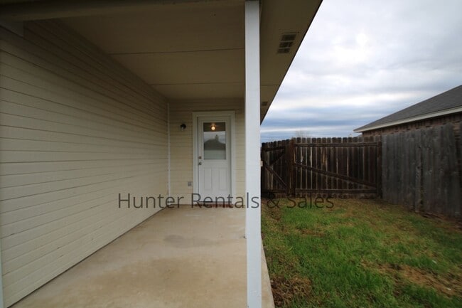 Building Photo - Conveniently Located!!!