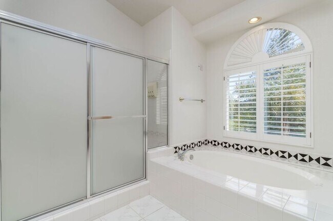 Building Photo - 32579 Valentino Way