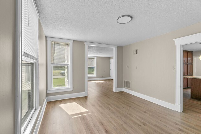 Building Photo - 732 S Main Ave