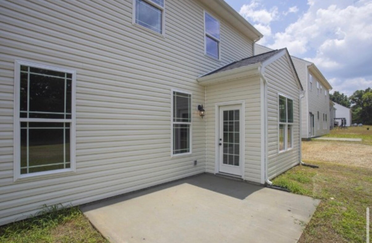 Building Photo - 5021 Salient Dr