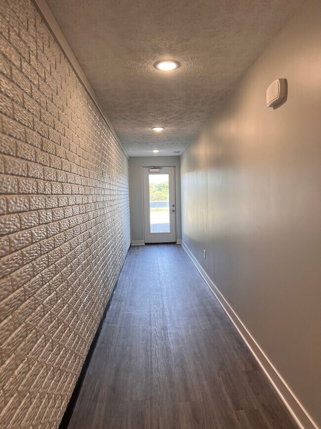 Building Photo - Luxury Living In Midtown near UNMC - 2bed 3bath + Garage