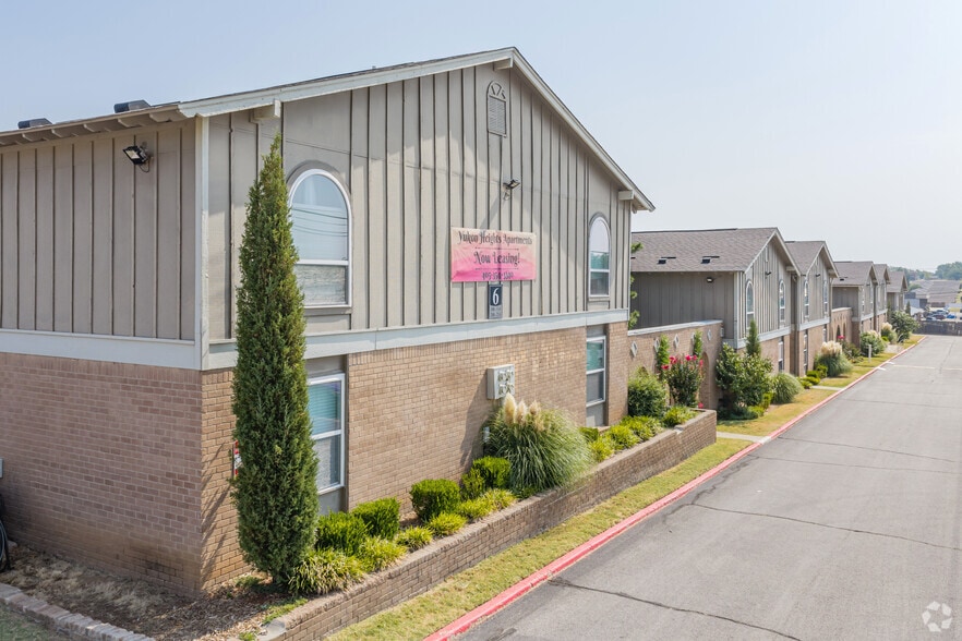 Primary Photo - Yukon Heights Apartments
