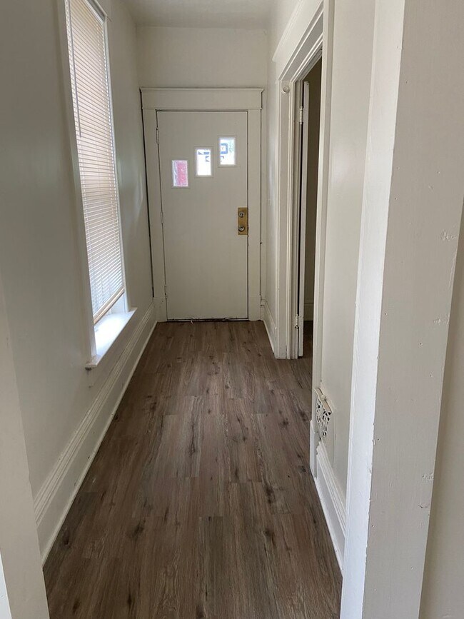 Building Photo - 2300 Montgall