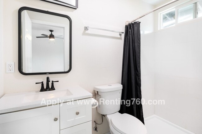 Building Photo - Updated 3 Bed 2 Bath Home Centrally Located!!