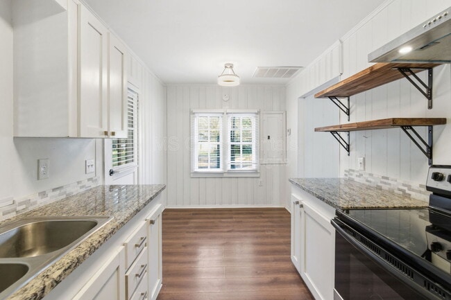 Building Photo - 20 Martha Ave