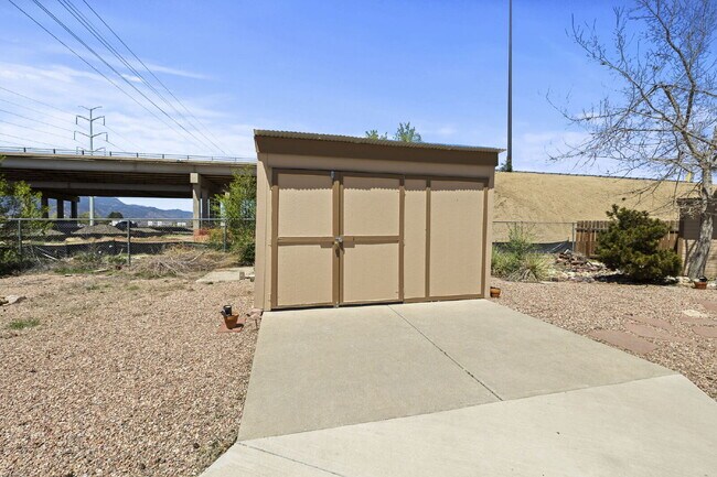 Building Photo - 2650 Willard Dr